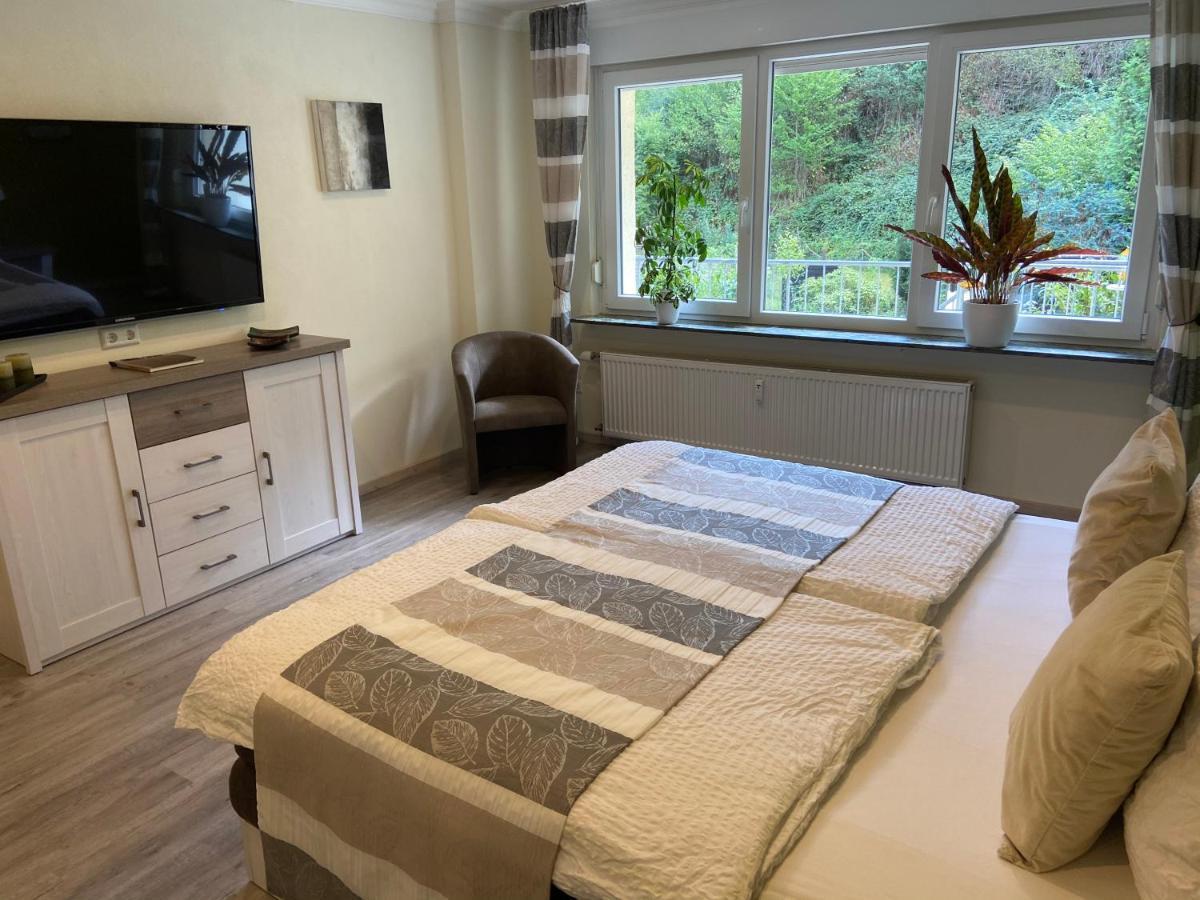Roosartige Ferien - Ferienwohnung Am Weiherturm Bacharach Bagian luar foto